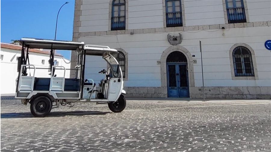 Tuk tuk driving along a cobblestone street in Málaga